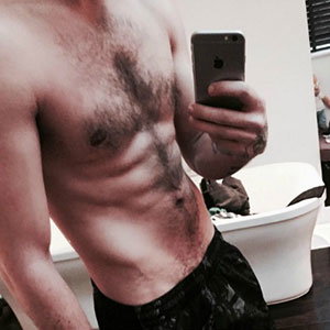 Shirtless Liam Payne Shows Off His Six-Pack Abs